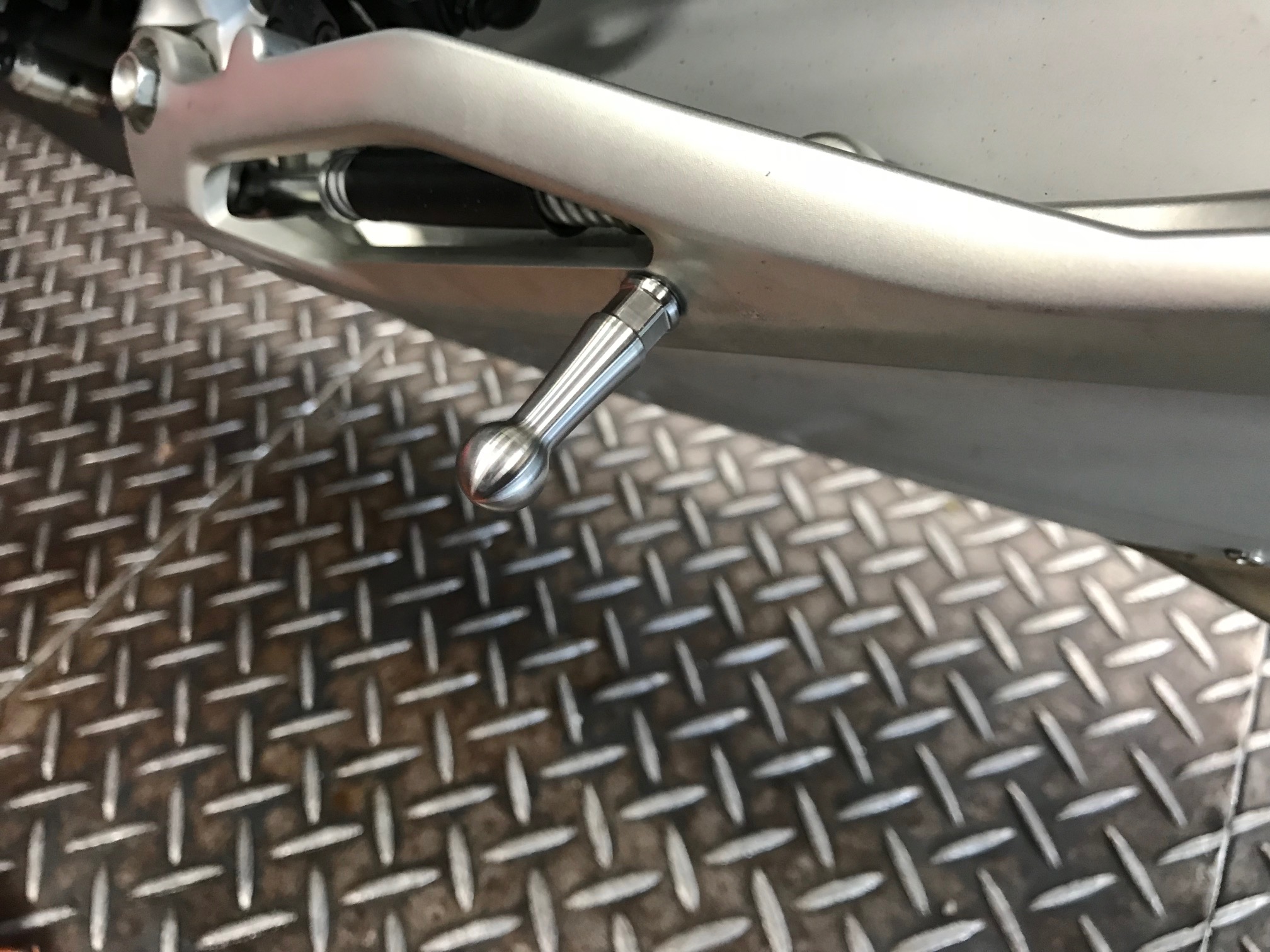 アセッテナイ AELLA Titanium Sidestand (kickstand) Pin For the Ducati